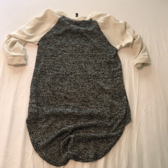 Comfy Small Light Sweater - Picture 2 of 2